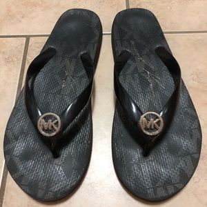 💚2 for 25–Michael Kors Flip Flops